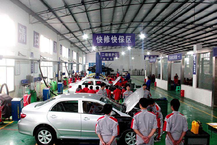 深化校企合作，服務產業升級——重慶工商學校隆重舉行深化校企合作現代學徒制開班暨拜師儀式